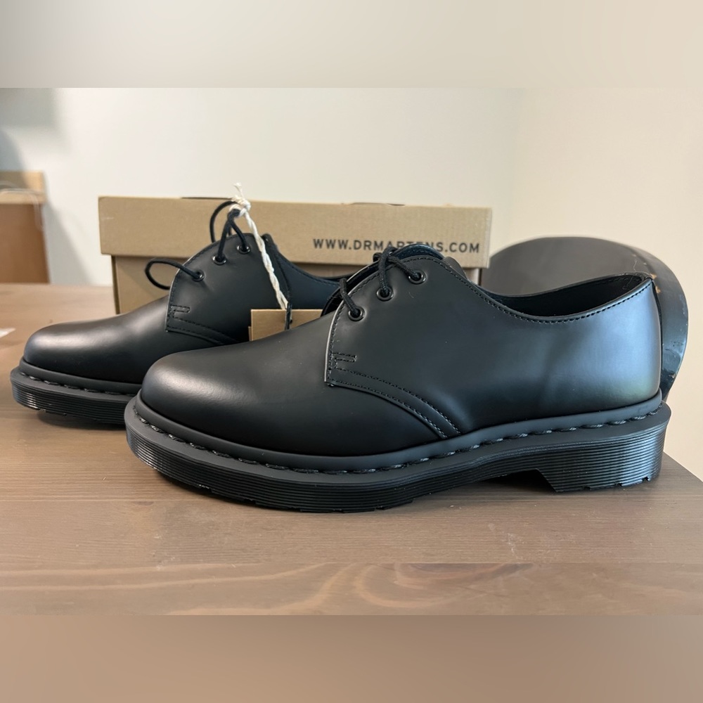 Brand new Dr Martens 1461 MONO SMOOTH LEATHER OXFORD SHOES -W size 8